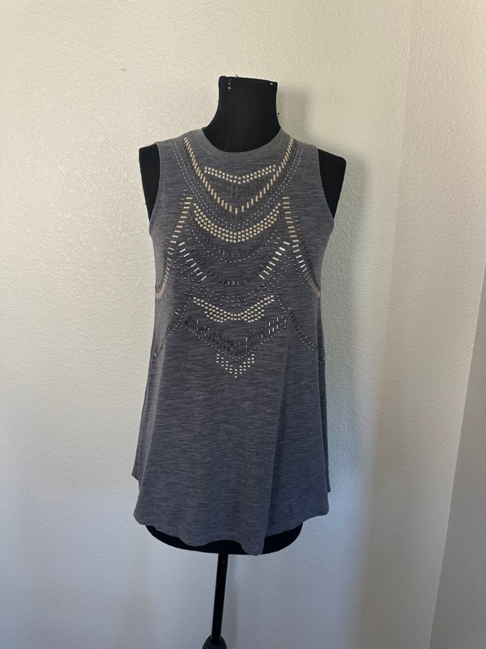 Women’s Gray Sleeveless Top